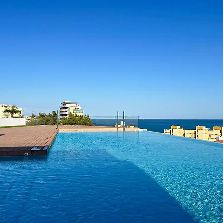 4 Bedroom Gorgeous In Hébergement de vacances Fuengirola