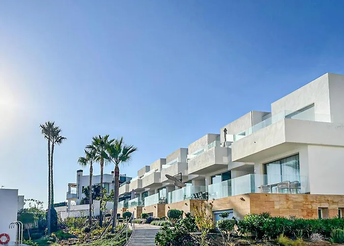 4 Bedroom Gorgeous In Ferienhaus Fuengirola