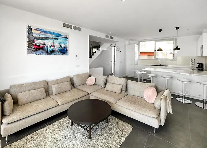 4 Bedroom Gorgeous In Дом отдыха Фуэнхирола