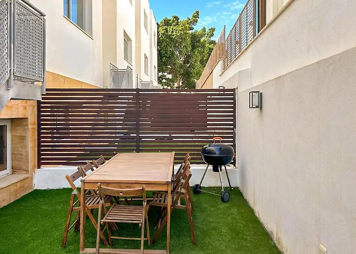 4 Bedroom Gorgeous In פואנגירולה