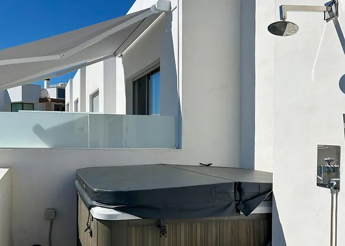 4 Bedroom Gorgeous In בית נופש פואנגירולה