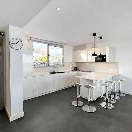 4 Bedroom Gorgeous In Fuengirola Feriehus